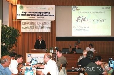 Uczestnicy konferencji w IHAR w Radzikowie w 2007 roku